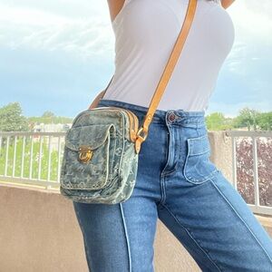 SOLD⭐️Denim camera bag crossbody FINAL PRICE! Amazing deal